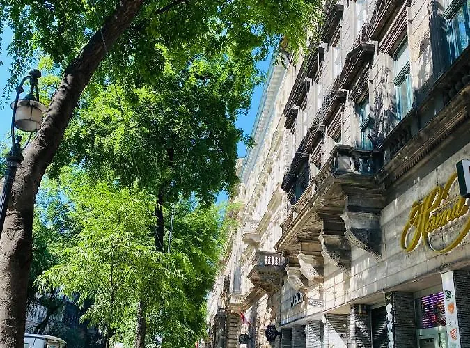 Konukevi Opera16 Guestrooms 4*