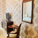 Opera16 Guestrooms 게스트하우스 4*