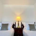 Opera16 Guestrooms 게스트하우스