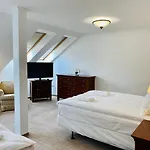Opera16 Guestrooms 게스트하우스 4*
