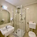 Opera16 Guestrooms Casa de hóspedes Budapeste