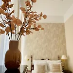 Opera16 Guestrooms 게스트하우스 4*