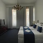 Opera16 Guestrooms 4*