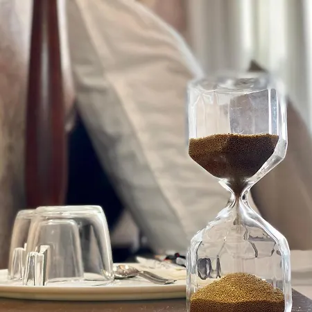 Opera16 Guestrooms Pensionat 4*
