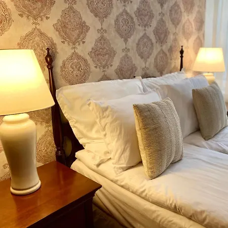 Opera16 Guestrooms Penzion