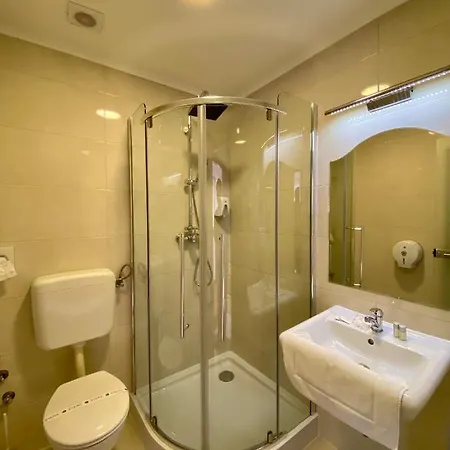 Pensión Opera16 Guestrooms