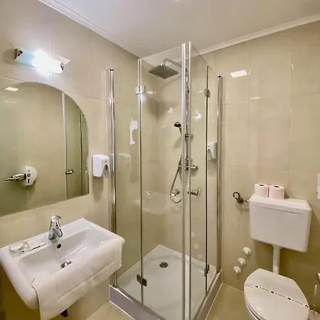 Opera16 Guestrooms Pensión Budapest