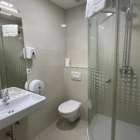 Opera16 Guestrooms Pensionat 4*