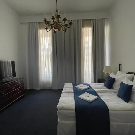 Opera16 Guestrooms *