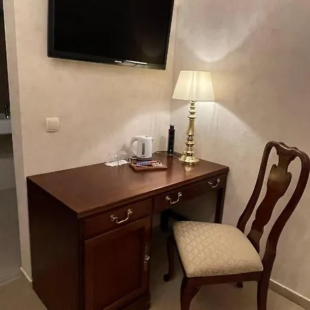 Opera16 Guestrooms Pensión 4*