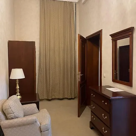 Opera16 Guestrooms Pensionat 4*