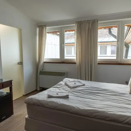 Opera16 Guestrooms Pensionat 4*