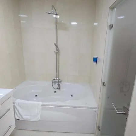 Opera16 Guestrooms 4* Budapešť