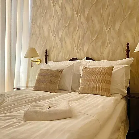 Opera16 Guestrooms Будапешт