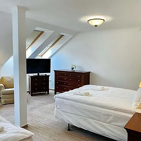 Opera16 Guestrooms 4*