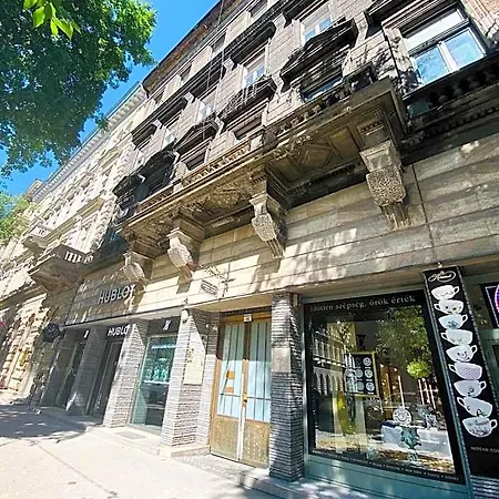 Opera16 Guestrooms Гостевой дом