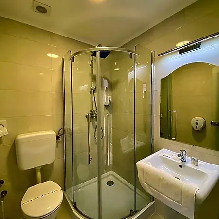 Гостевой дом Opera16 Guestrooms 4*