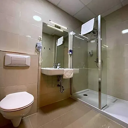 Opera16 Guestrooms 4*
