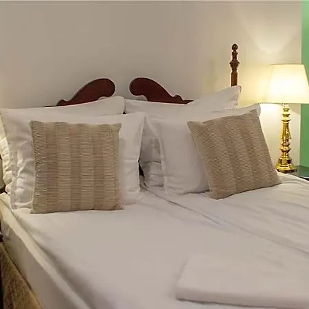 Opera16 Guestrooms Будапешт