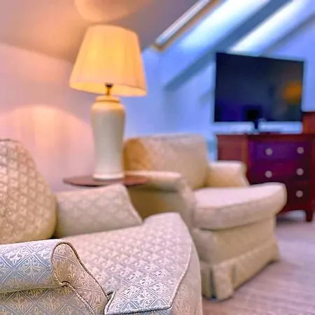 Opera16 Guestrooms Гостевой дом 4*