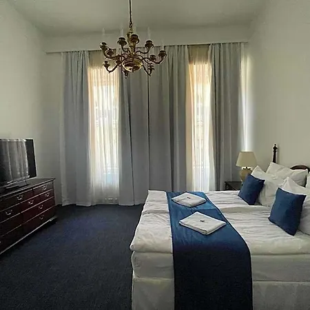 Opera16 Guestrooms 4*