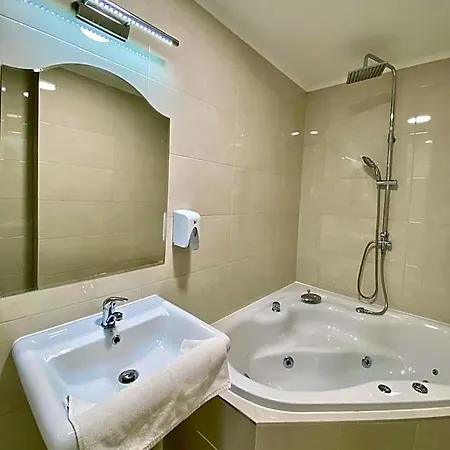 Гостевой дом Opera16 Guestrooms 4*