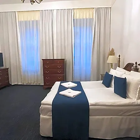 Opera16 Guestrooms Гостевой дом