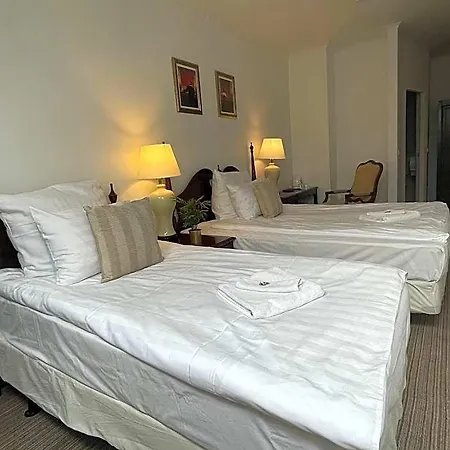 Opera16 Guestrooms 4*