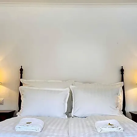 Opera16 Guestrooms Будапешт