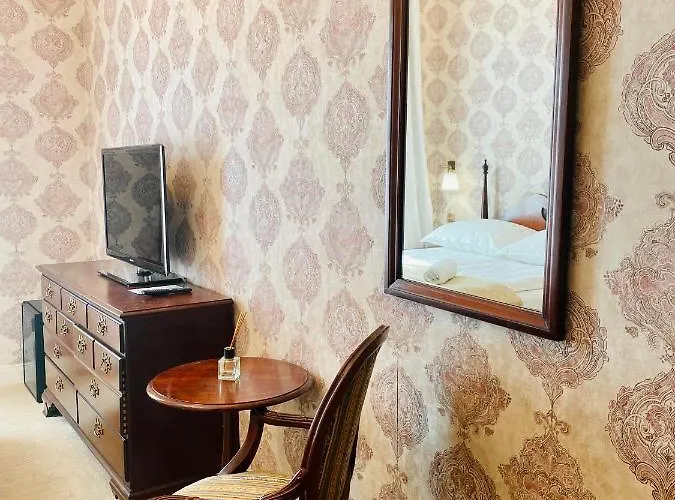 Opera16 Guestrooms Pensionat 4*