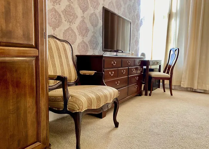 Opera16 Guestrooms Pensionat 4*