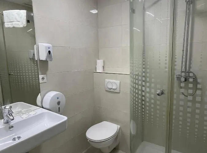 Opera16 Guestrooms Pensionat 4*