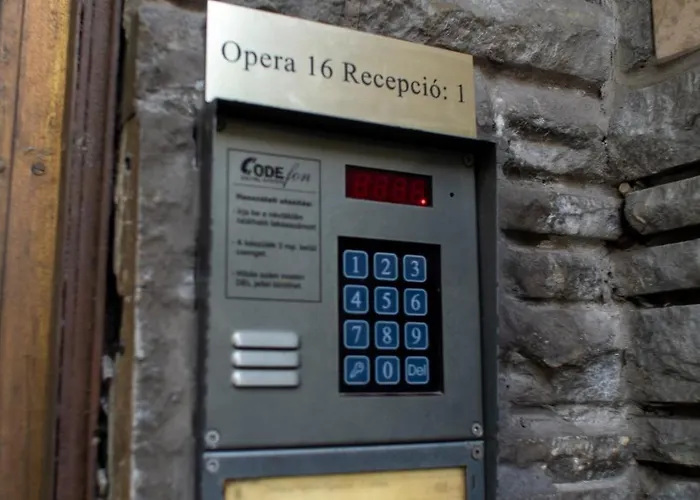 Opera16 Guestrooms Affittacamere Budapest