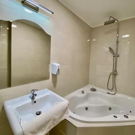 Opera16 Guestrooms 4* Budapest