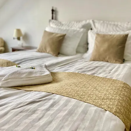 Opera16 Guestrooms Pensión 4*