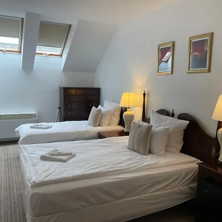 Opera16 Guestrooms Gæstehus Budapest