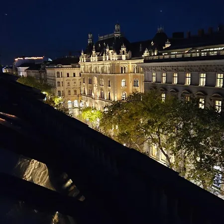 Opera16 Guestrooms 4* Budapest