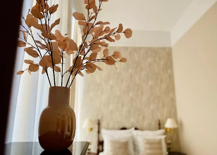 Opera16 Guestrooms 招待所 4*