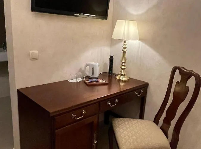 Opera16 Guestrooms Penzion 4*