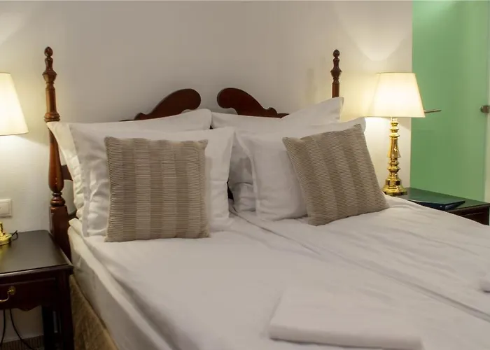 Opera16 Guestrooms 招待所 布达佩斯