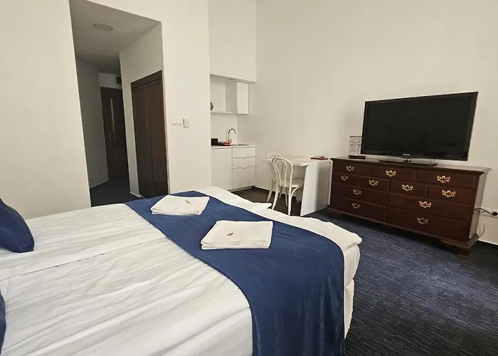 Opera16 Guestrooms Penzion 4*