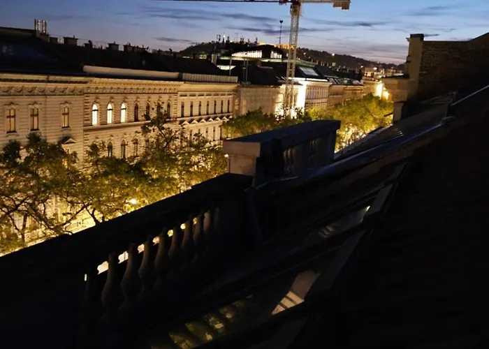 Opera16 Guestrooms 4*