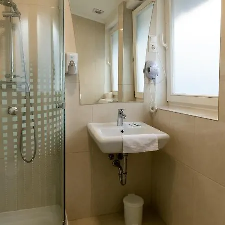 Opera16 Guestrooms 4*