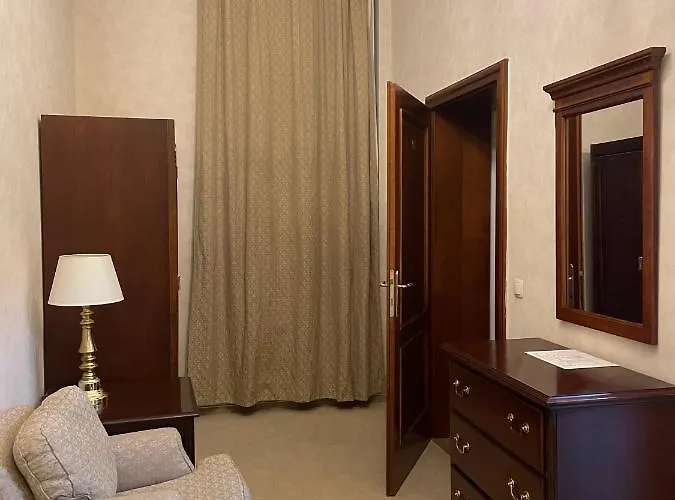 Opera16 Guestrooms 게스트하우스 4*