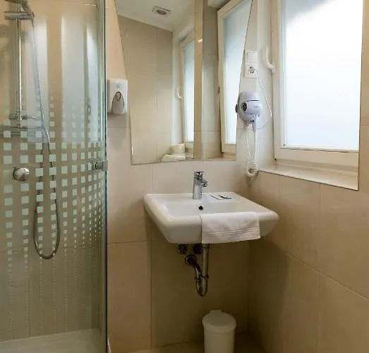 Opera16 Guestrooms 4*